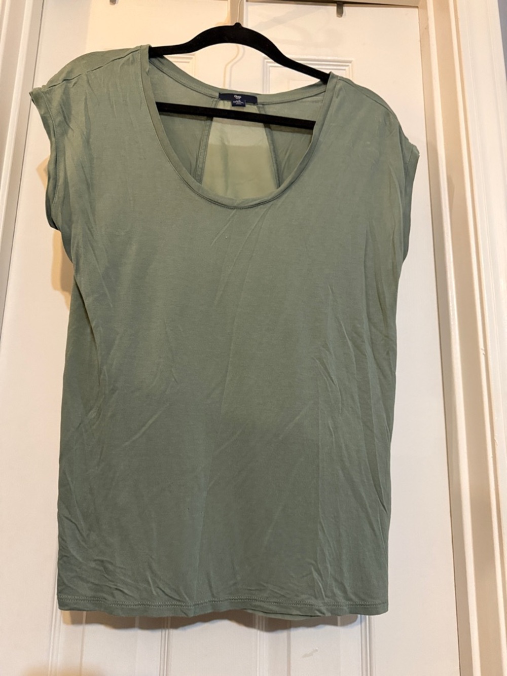 Women’s Scoop Neck Lightweight Top - Sage Green